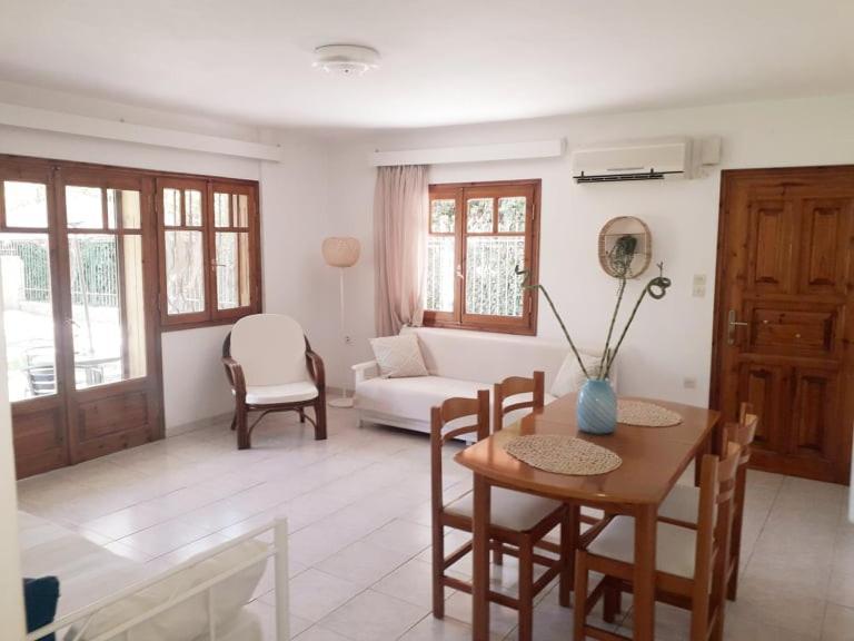 Small Theater Apartment Epidaurus Exteriör bild